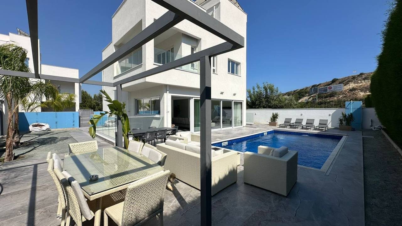 5 BR Villa in Agios Tychonas, Limassol photo 4