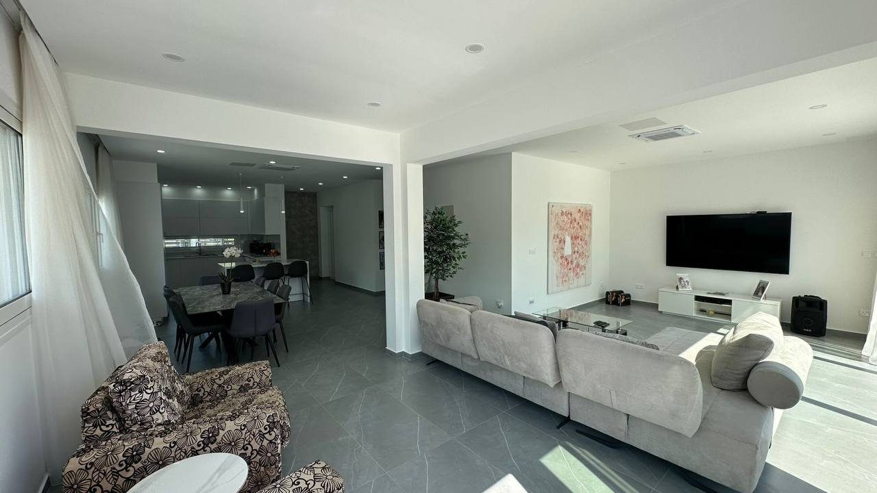 5 BR Villa in Agios Tychonas, Limassol photo 12