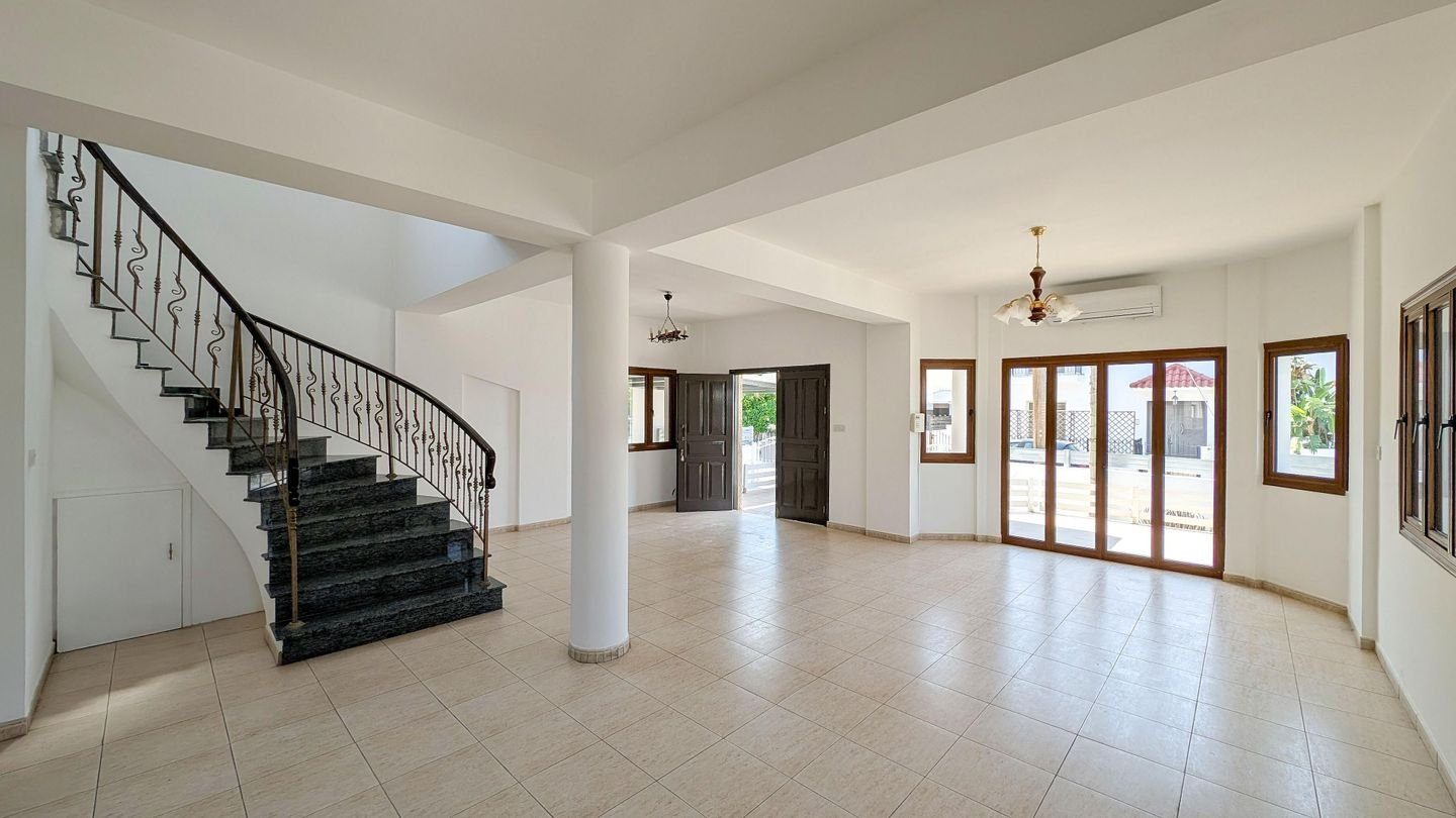 4 BR House in Aradippou, Larnaca photo 9