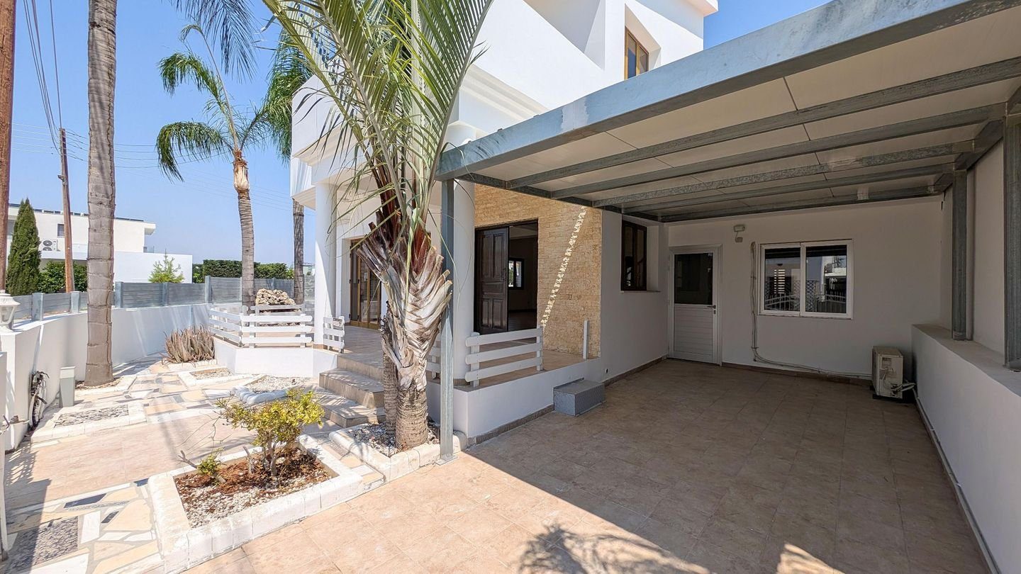 4 BR House in Aradippou, Larnaca photo 5