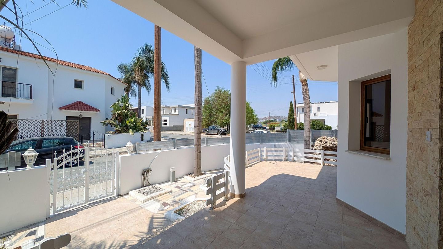 4 BR House in Aradippou, Larnaca photo 6