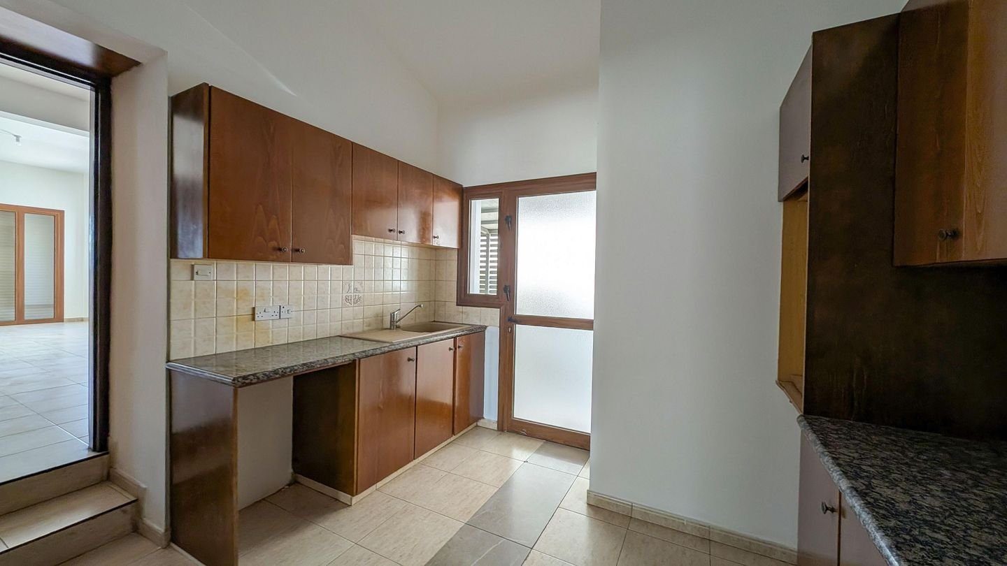 4 BR House in Aradippou, Larnaca photo 13