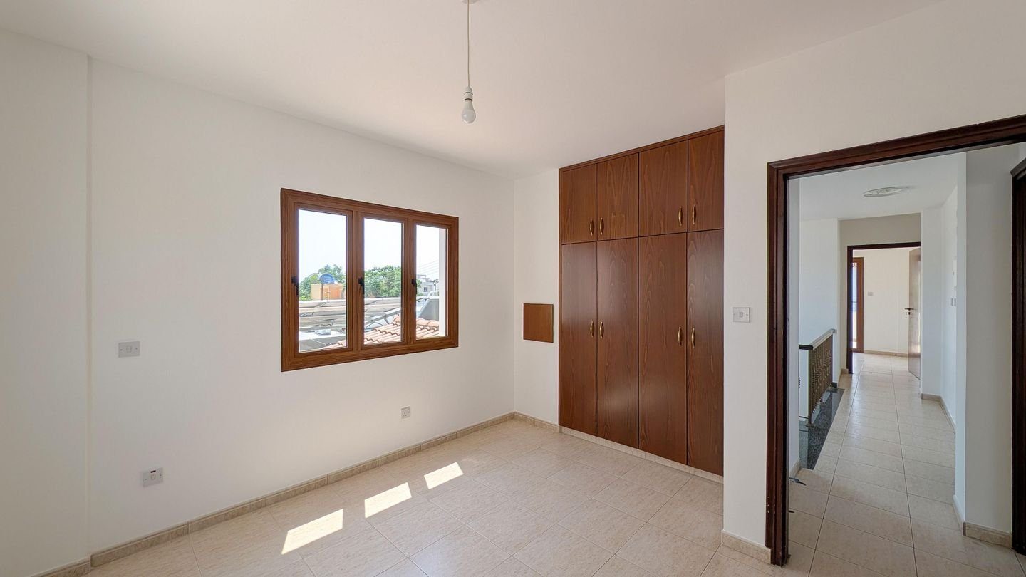 4 BR House in Aradippou, Larnaca photo 15