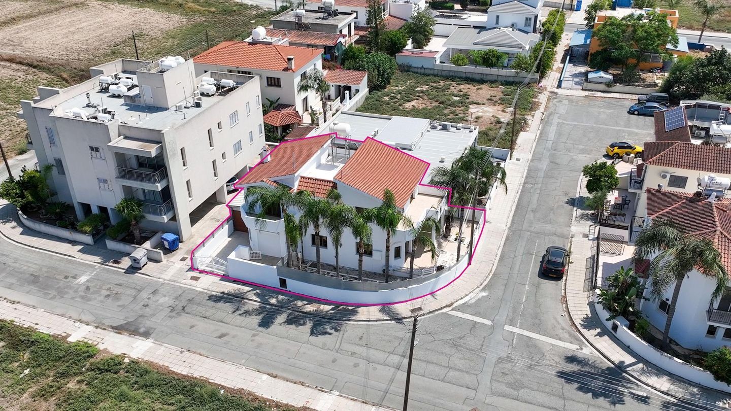 4 BR House in Aradippou, Larnaca photo 4