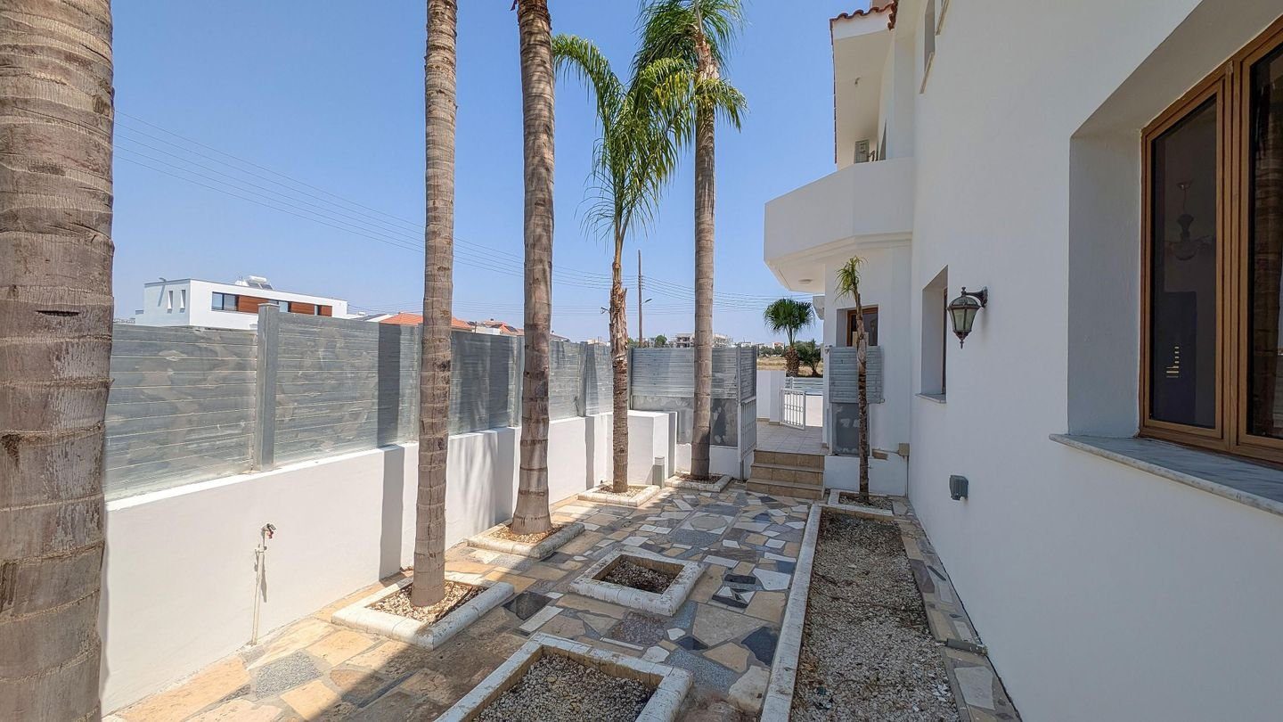 4 BR House in Aradippou, Larnaca photo 7