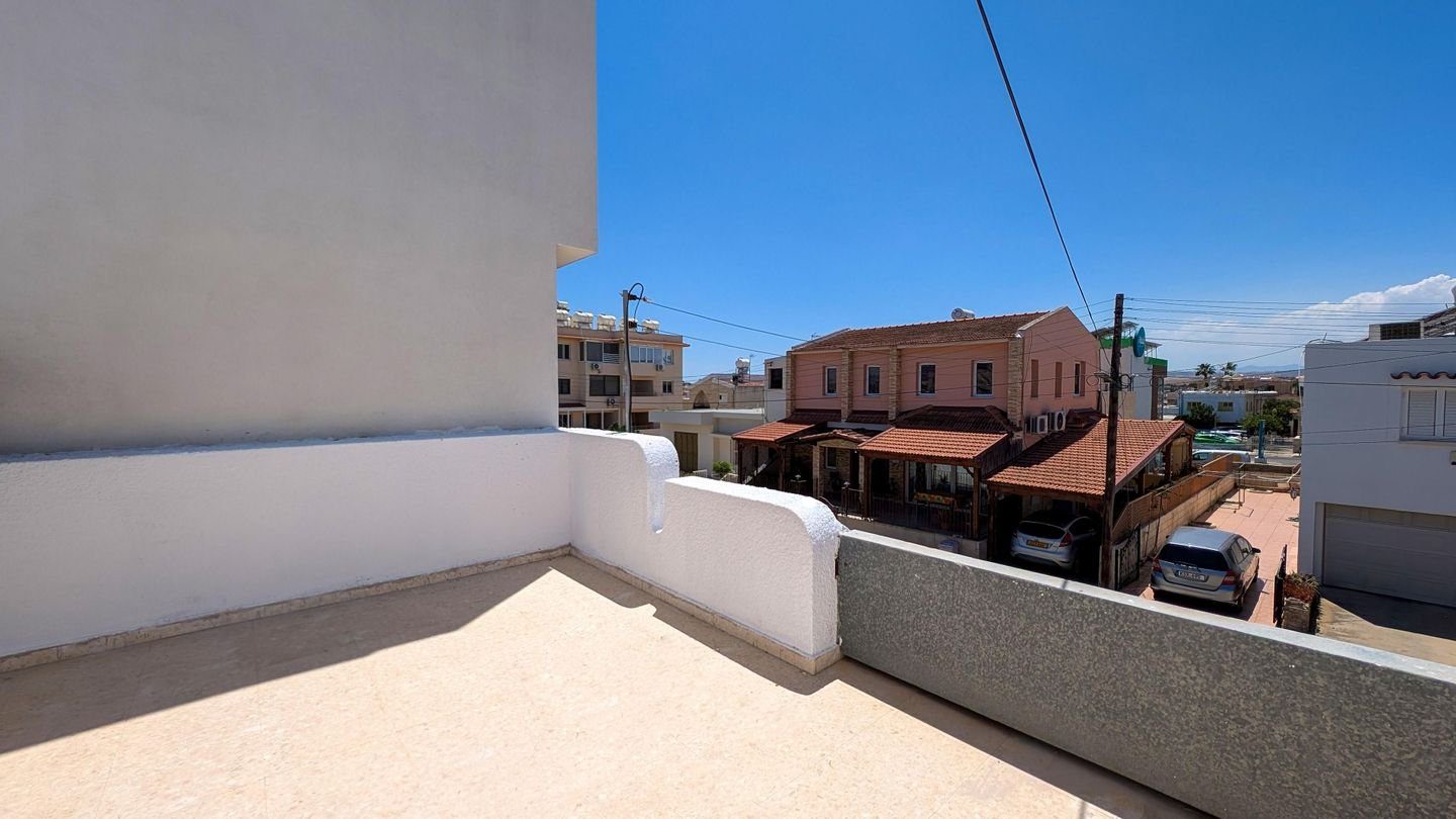 Four-Bedroom Semi-detached House in Agios Nikolaos, Larnaca photo 25