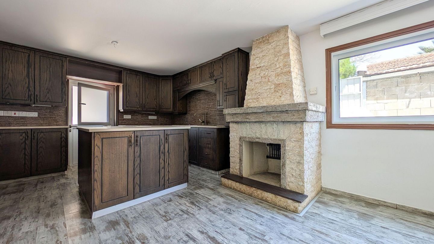 Four-Bedroom Semi-detached House in Agios Nikolaos, Larnaca photo 9