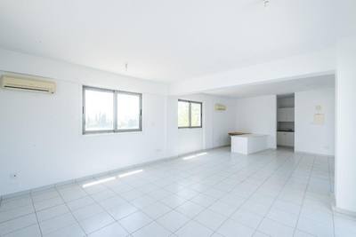 Office and shop in Voroklini, Larnaca thumbnail 9
