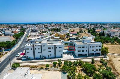 Office and shop in Voroklini, Larnaca thumbnail 3