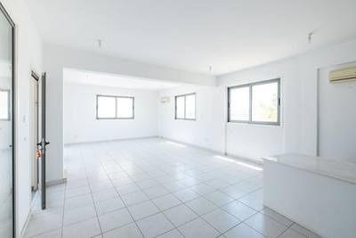 Office and shop in Voroklini, Larnaca thumbnail 7