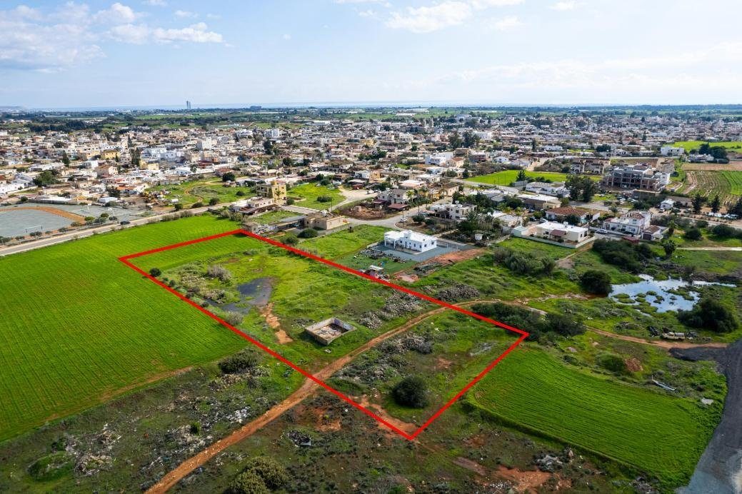 Shared residential field in Liopetri, Famagusta photo 1