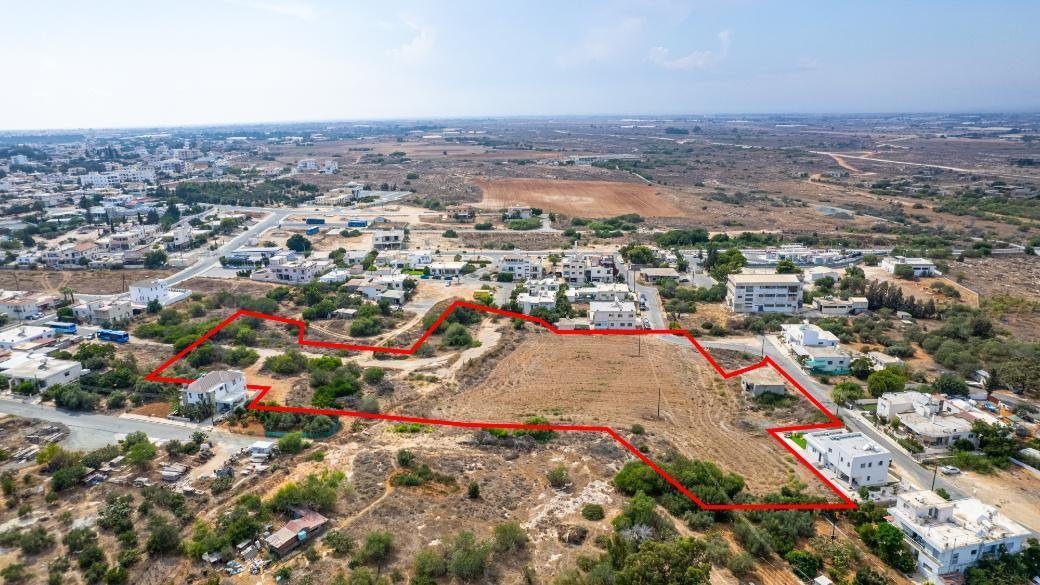 Shared residential field in Deryneia, Famagusta — photo 3