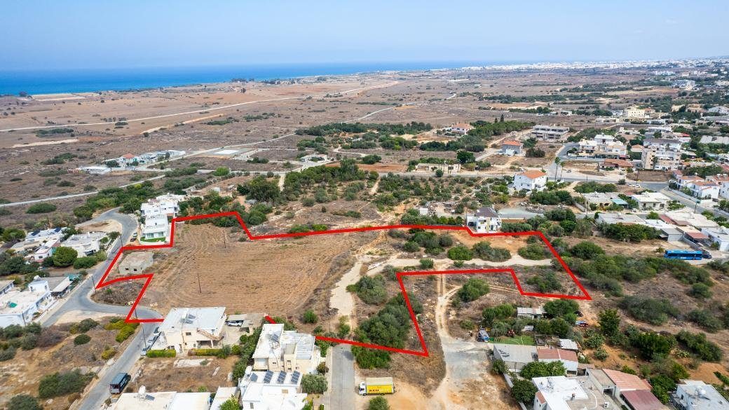 Shared residential field in Deryneia, Famagusta — photo 2