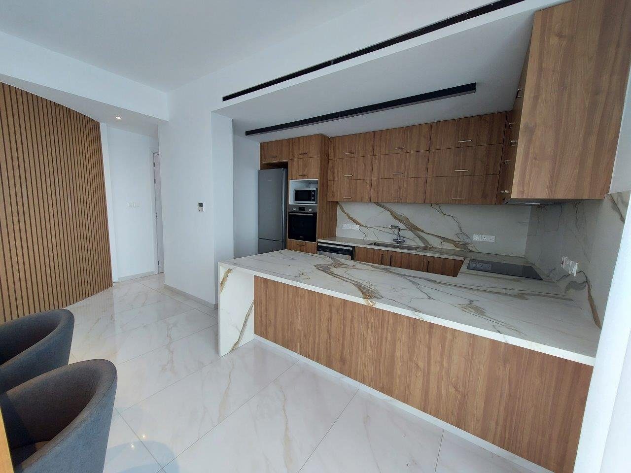3 BR Penthouse with panoramic sea views in Mesa Geitonia, Limassol — photo 3