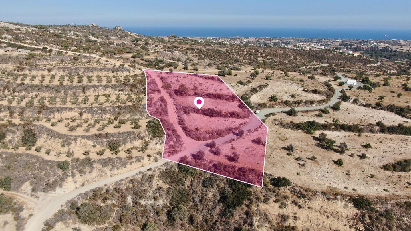 Residential field in Psematismenos, Larnaka photo 1