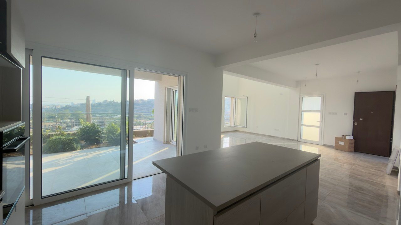4 BR Villa with Private Swimming Pool in Potamos Germasogeias, Limassol photo 4