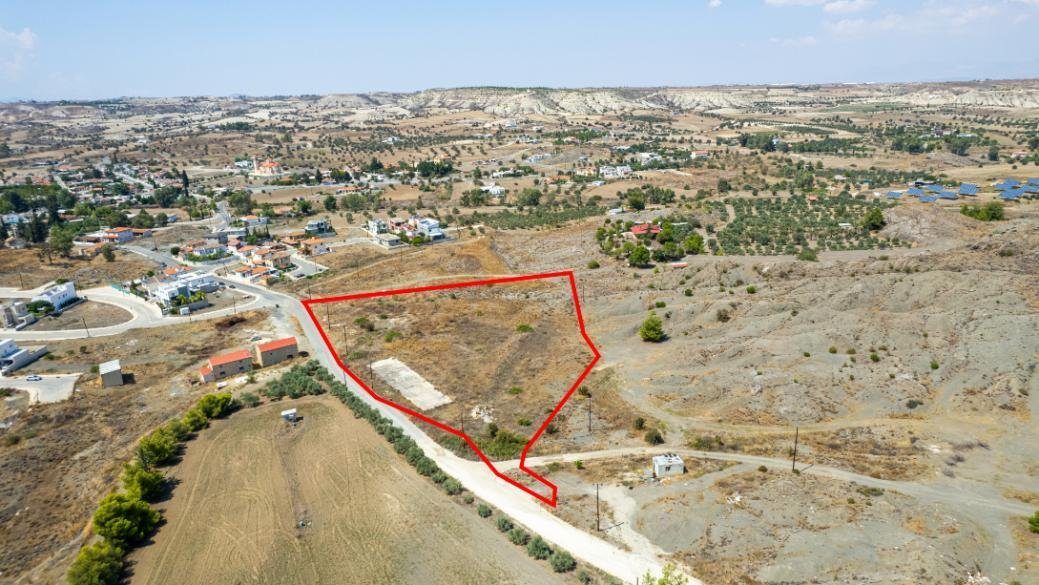 Residential field in Analiontas, Nicosia photo 1
