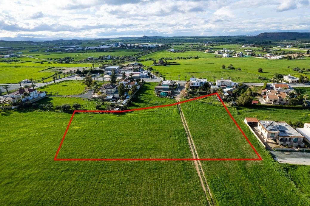 Shared residential field in Athienou, Larnaca photo 1