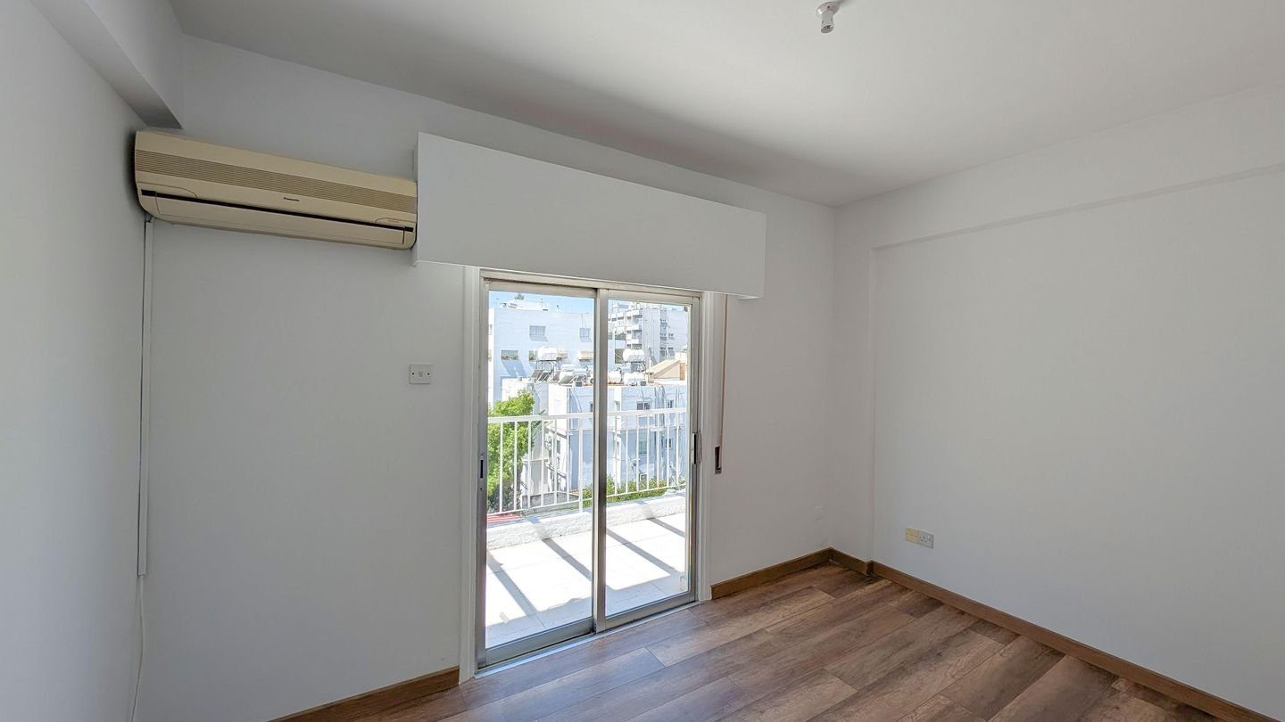 Top Floor Three-Bedroom apartment in City Center, Nicosia photo 7