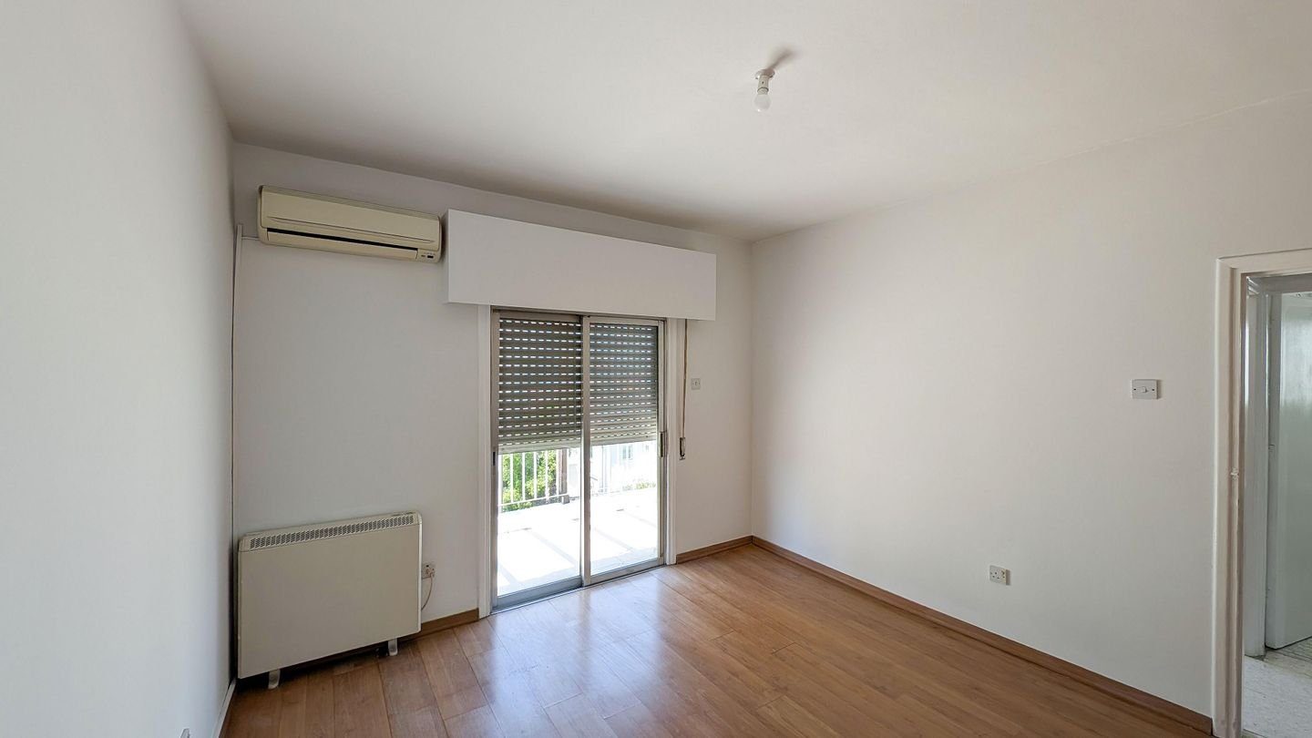 Top Floor Three-Bedroom apartment in City Center, Nicosia photo 8