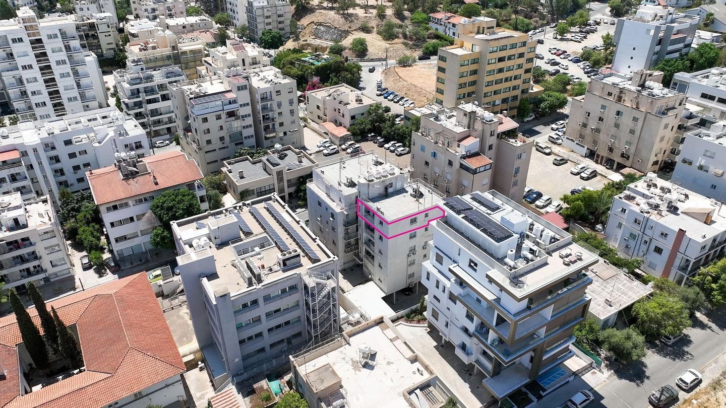 Top Floor Three-Bedroom apartment in City Center, Nicosia photo 2