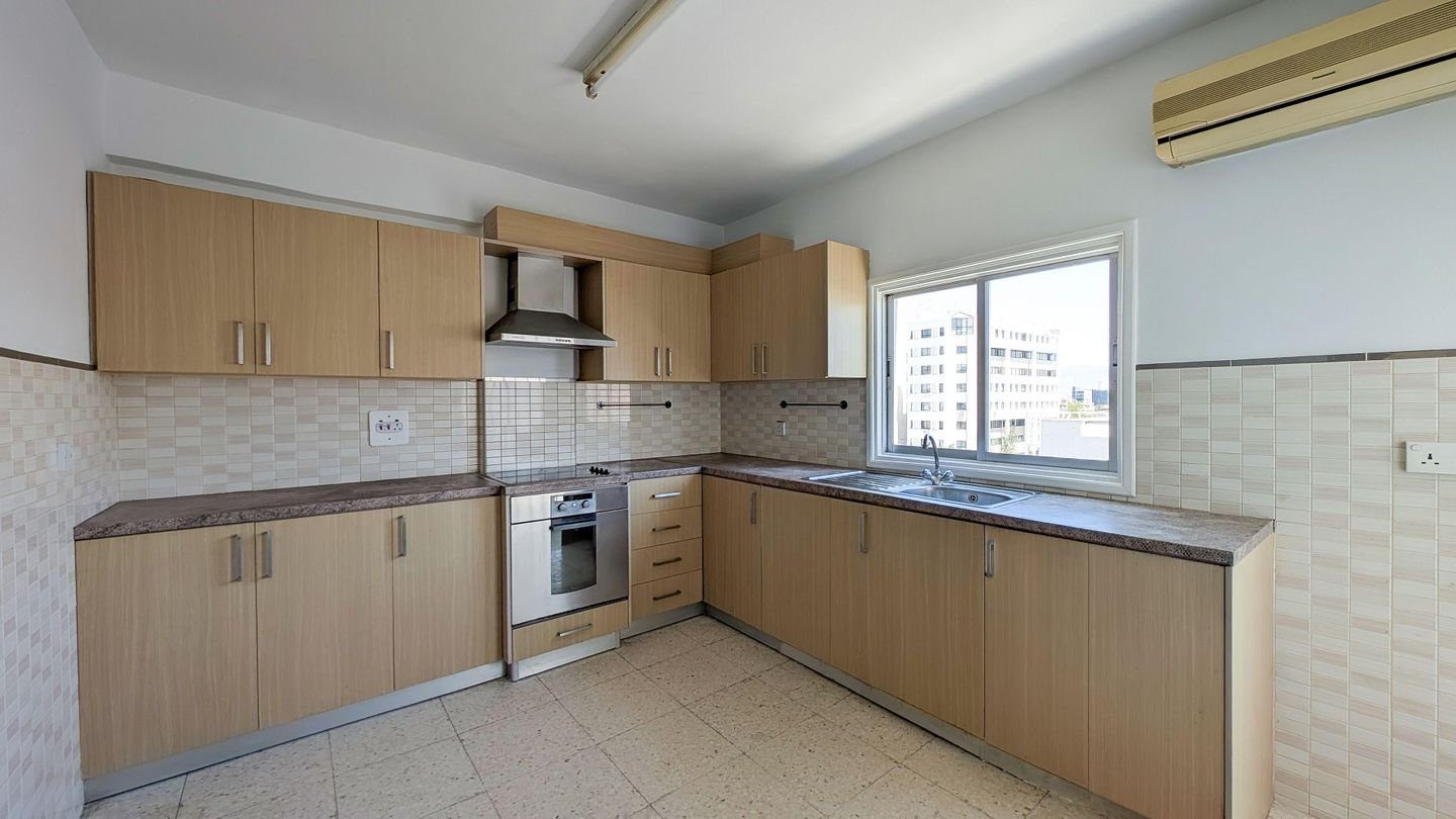 Top Floor Three-Bedroom apartment in City Center, Nicosia photo 9