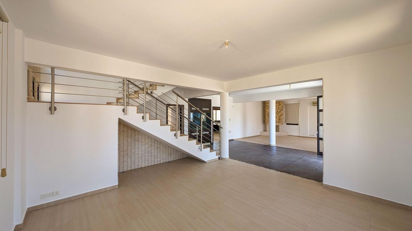 Four-Bedroom mansion in Livadia, Larnaca photo 10