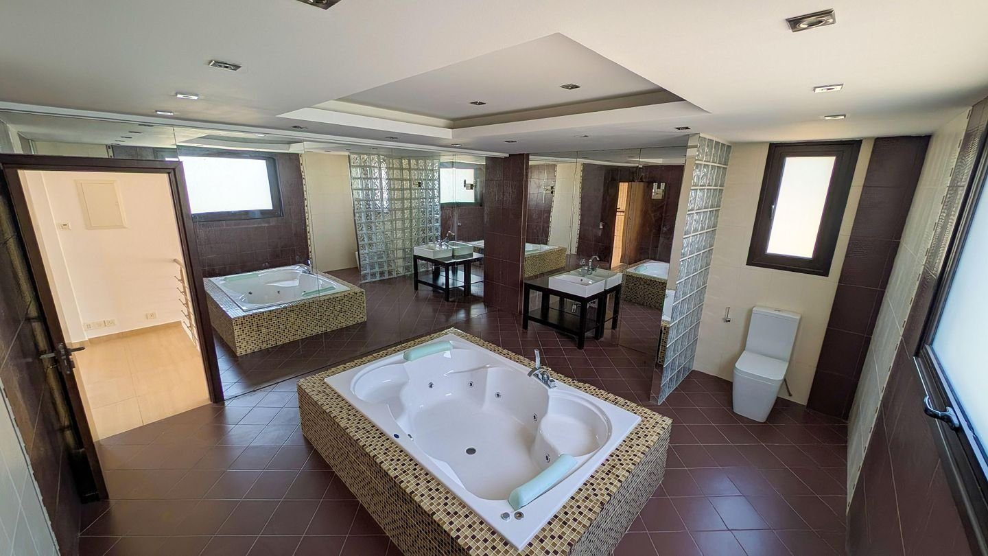 Four-Bedroom mansion in Livadia, Larnaca photo 25