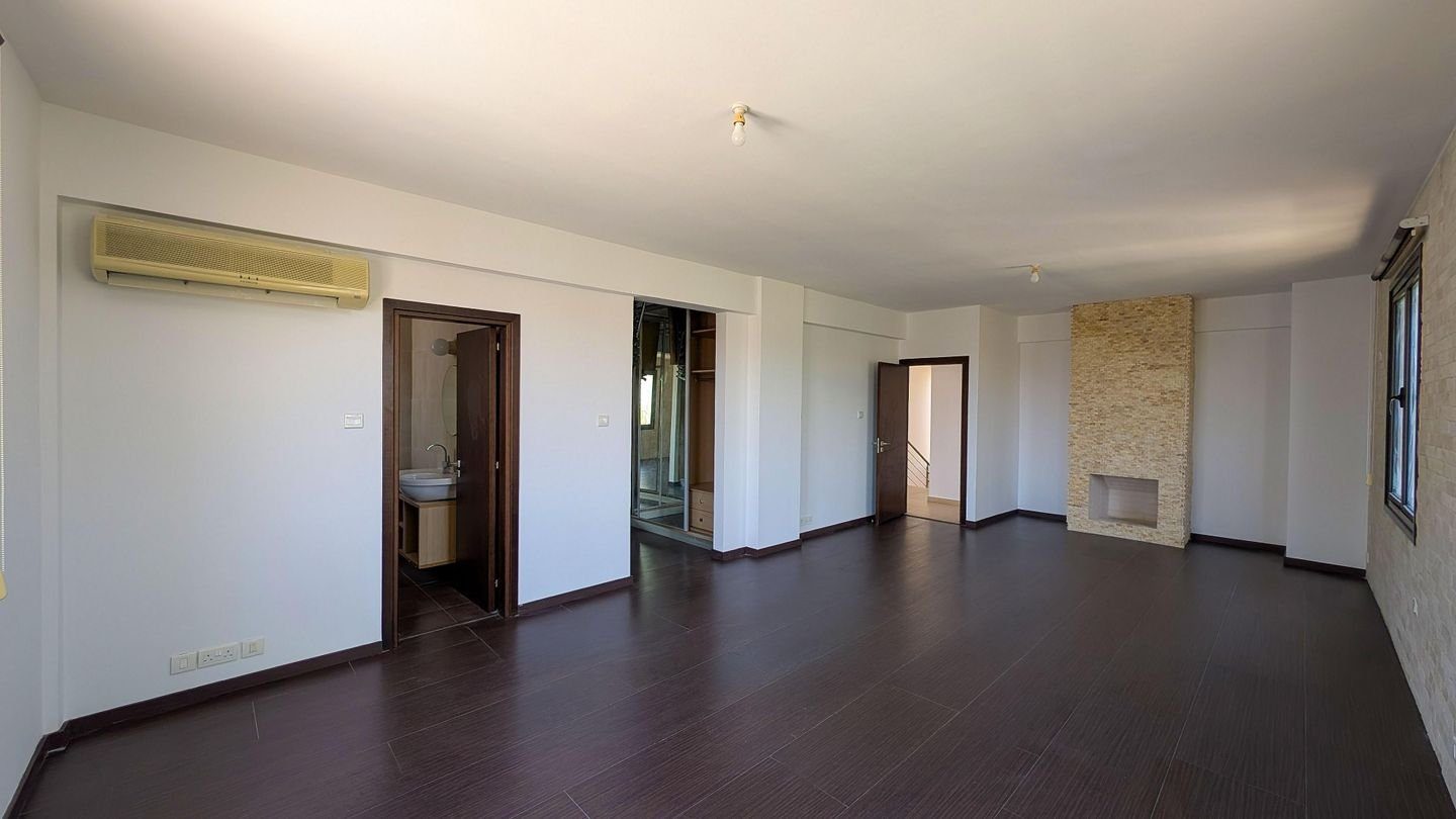 Four-Bedroom mansion in Livadia, Larnaca photo 23