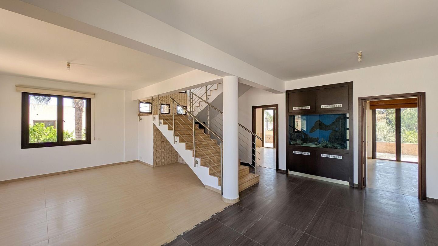 Four-Bedroom mansion in Livadia, Larnaca photo 8