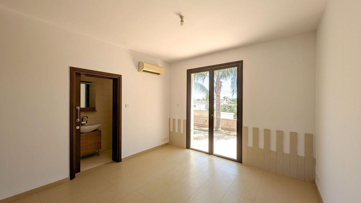 Four-Bedroom mansion in Livadia, Larnaca photo 20