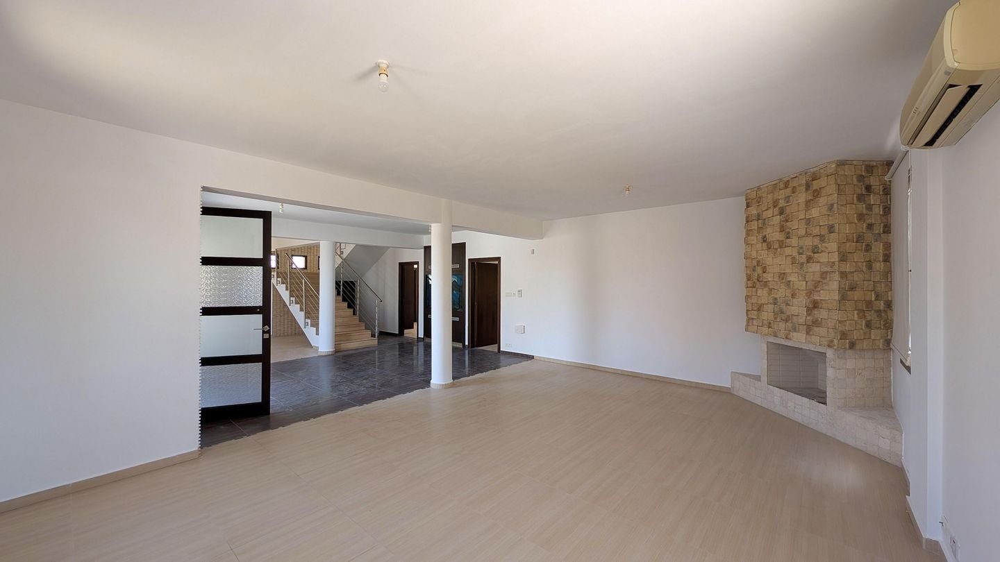 Four-Bedroom mansion in Livadia, Larnaca photo 11