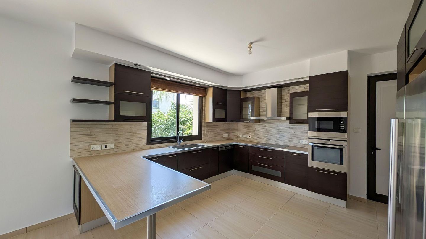 Four-Bedroom mansion in Livadia, Larnaca photo 12