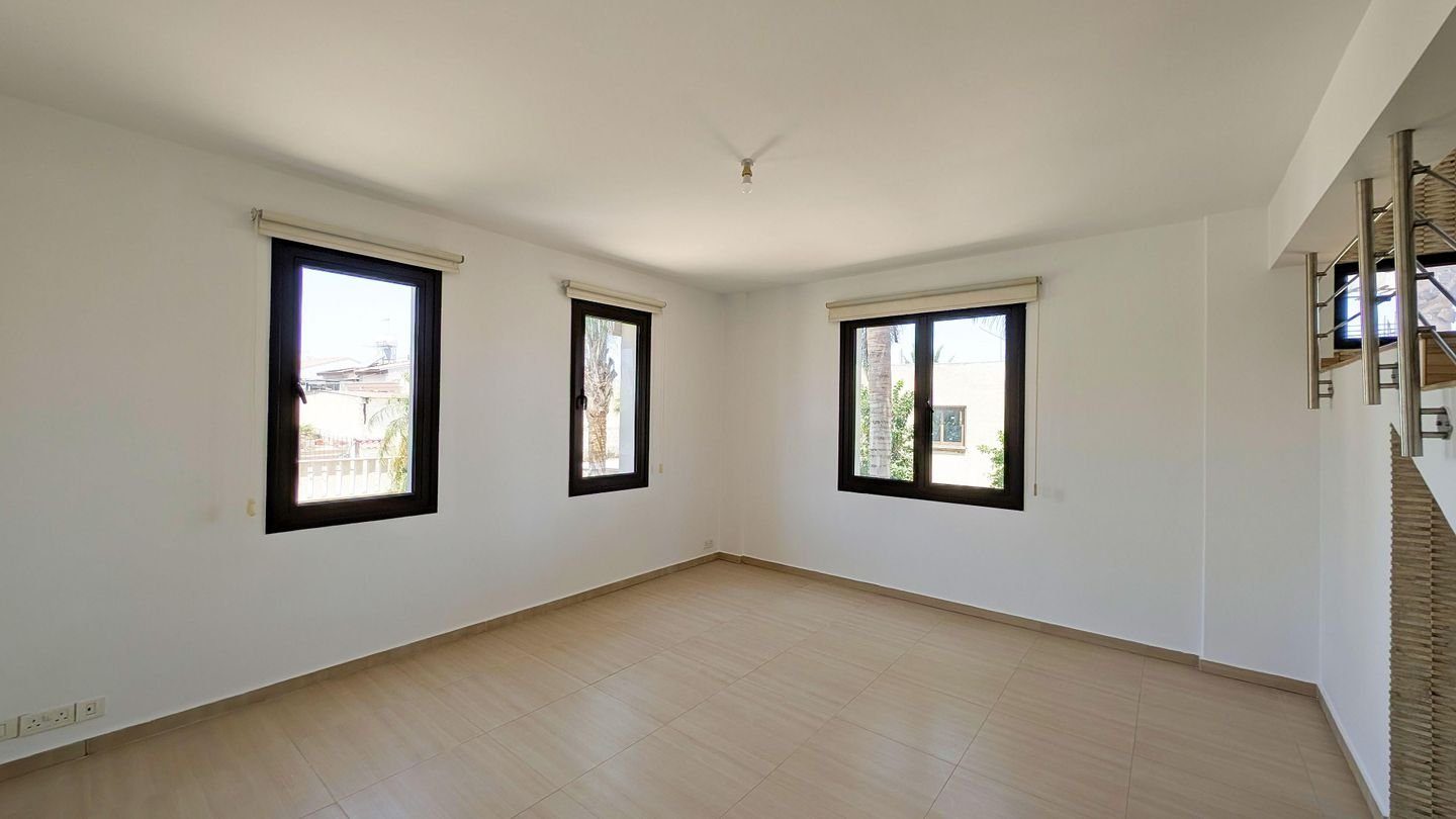 Four-Bedroom mansion in Livadia, Larnaca photo 19