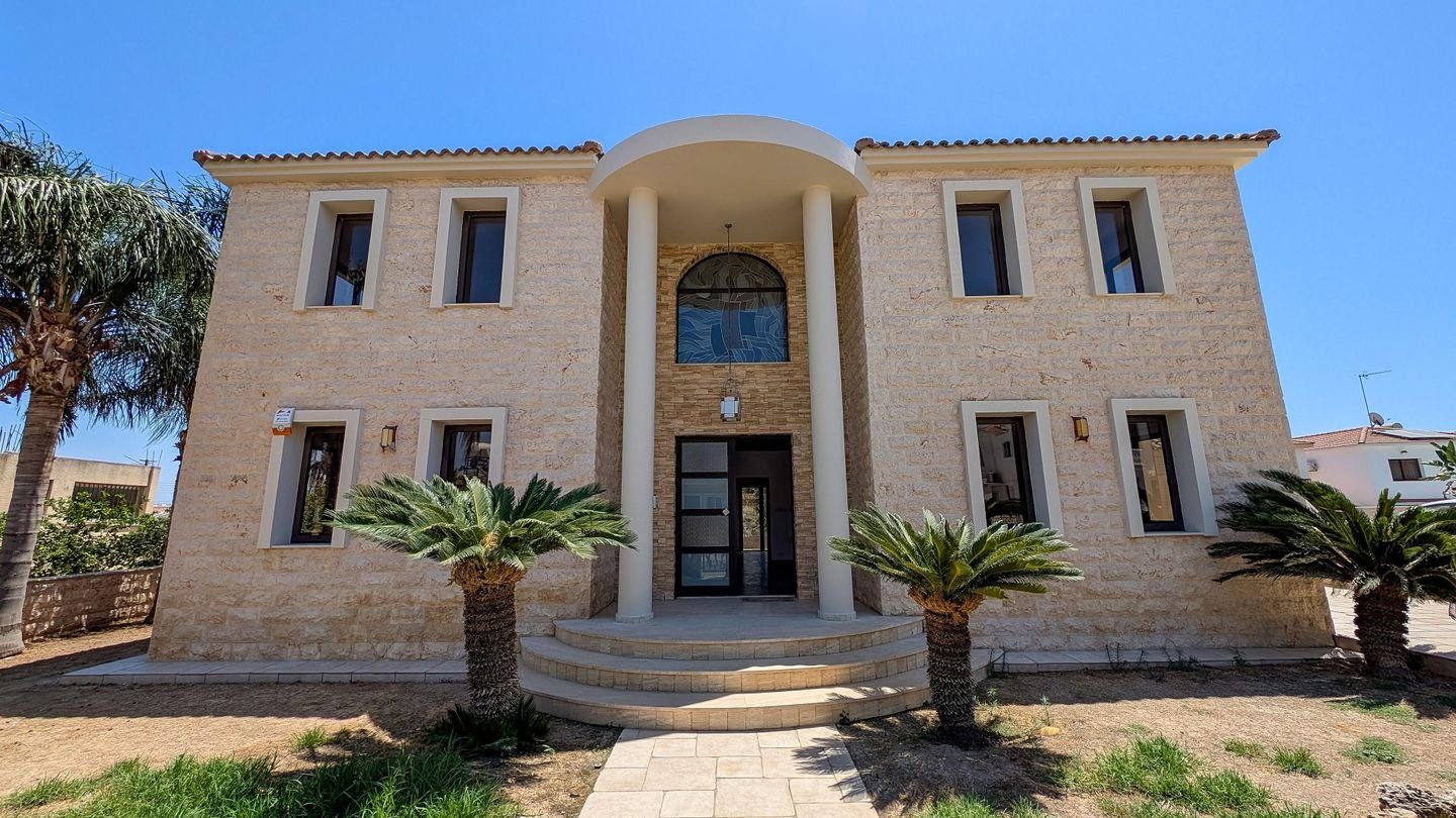 Four-Bedroom mansion in Livadia, Larnaca photo 6