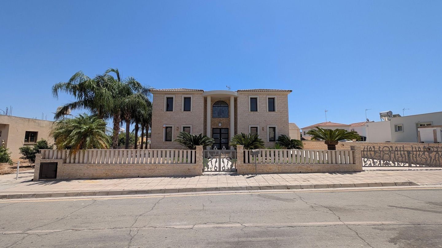 Four-Bedroom mansion in Livadia, Larnaca photo 2