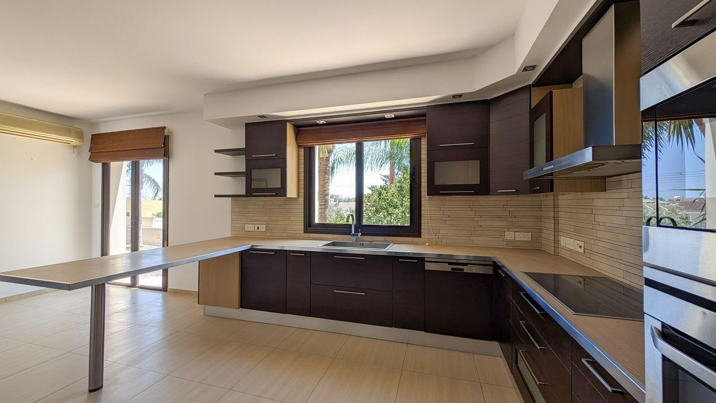 Four-Bedroom mansion in Livadia, Larnaca photo 13
