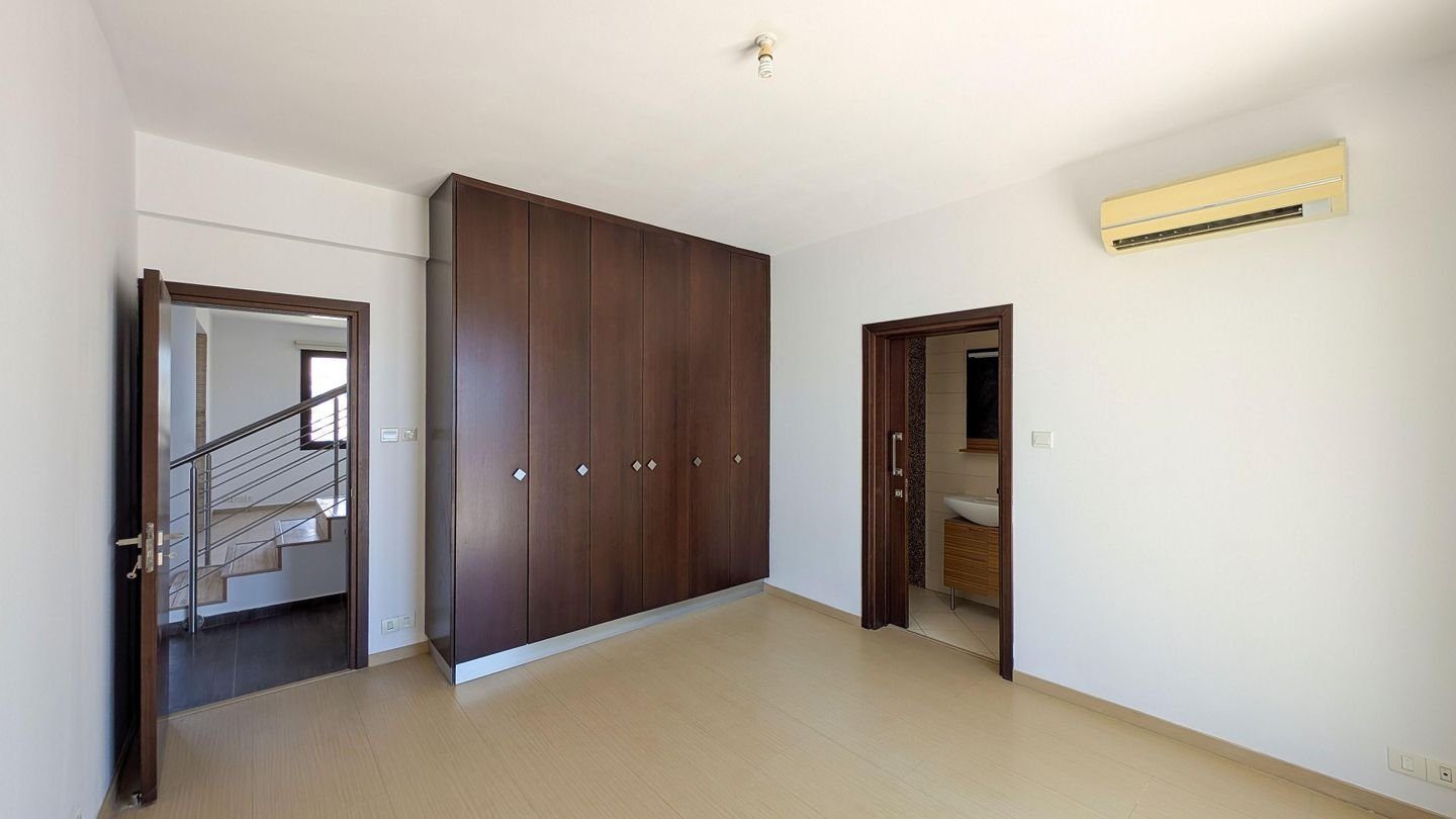 Four-Bedroom mansion in Livadia, Larnaca photo 21