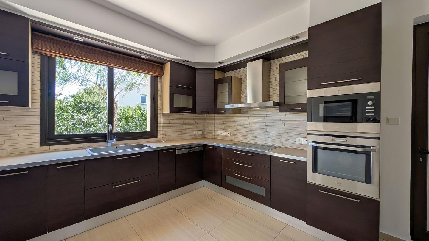 Four-Bedroom mansion in Livadia, Larnaca photo 14