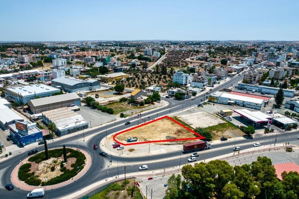 Commercial field in Latsia, Nicosia photo 1
