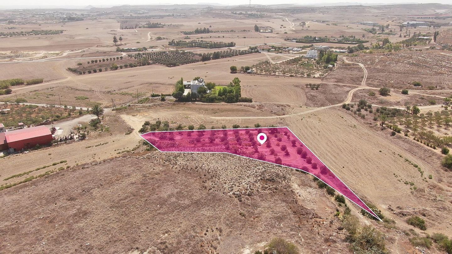 Residential field in Geri Nicosia photo 3