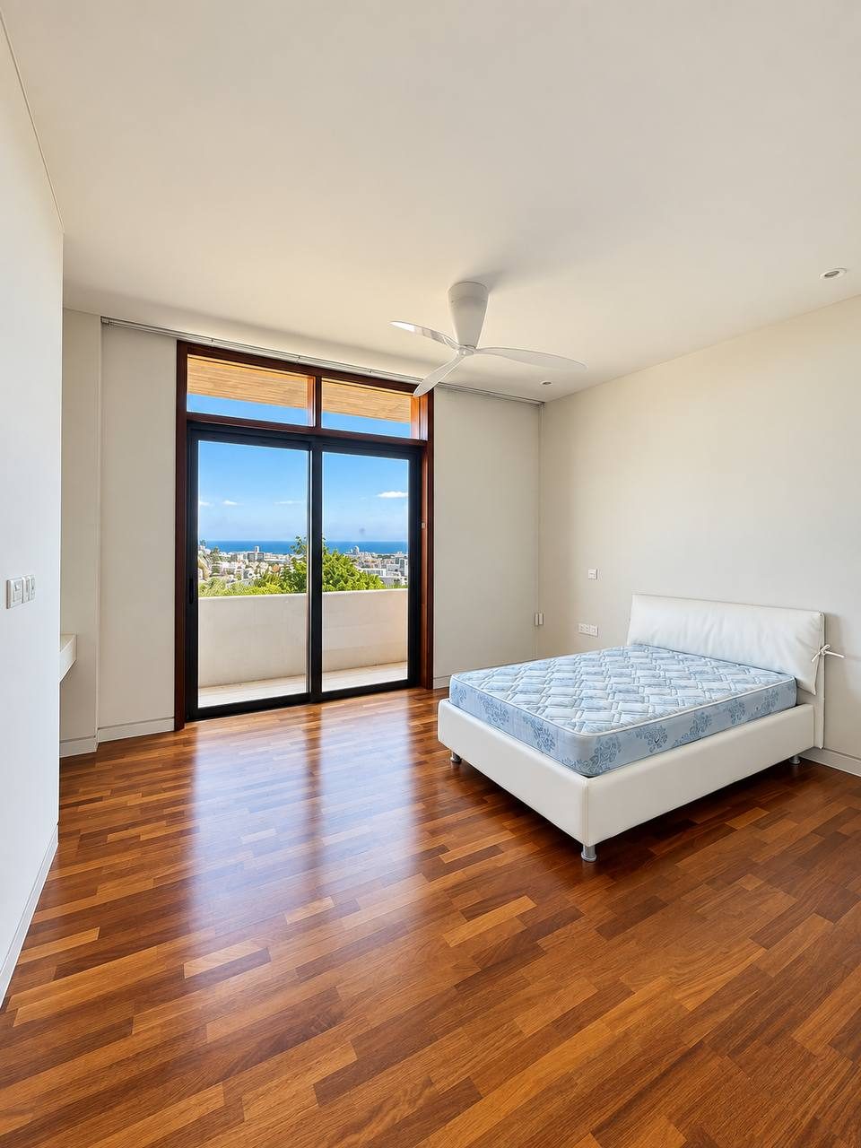 6 BR Villa with Sea View in Agios Athanasios, Limassol photo 9
