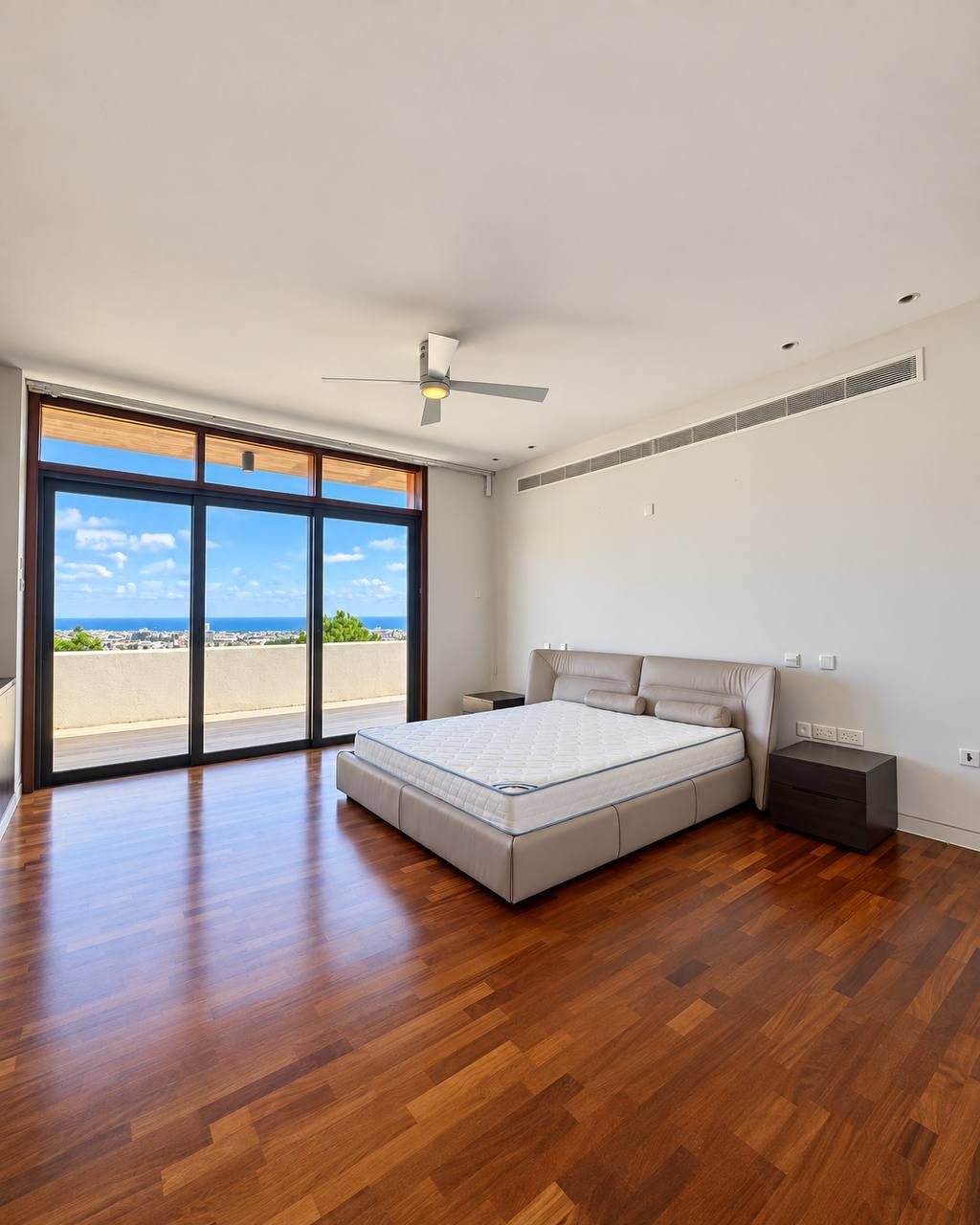 6 BR Villa with Sea View in Agios Athanasios, Limassol photo 8