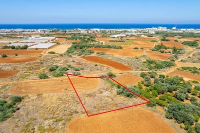 Shared residential field in Deryneia, Famagusta thumbnail 1