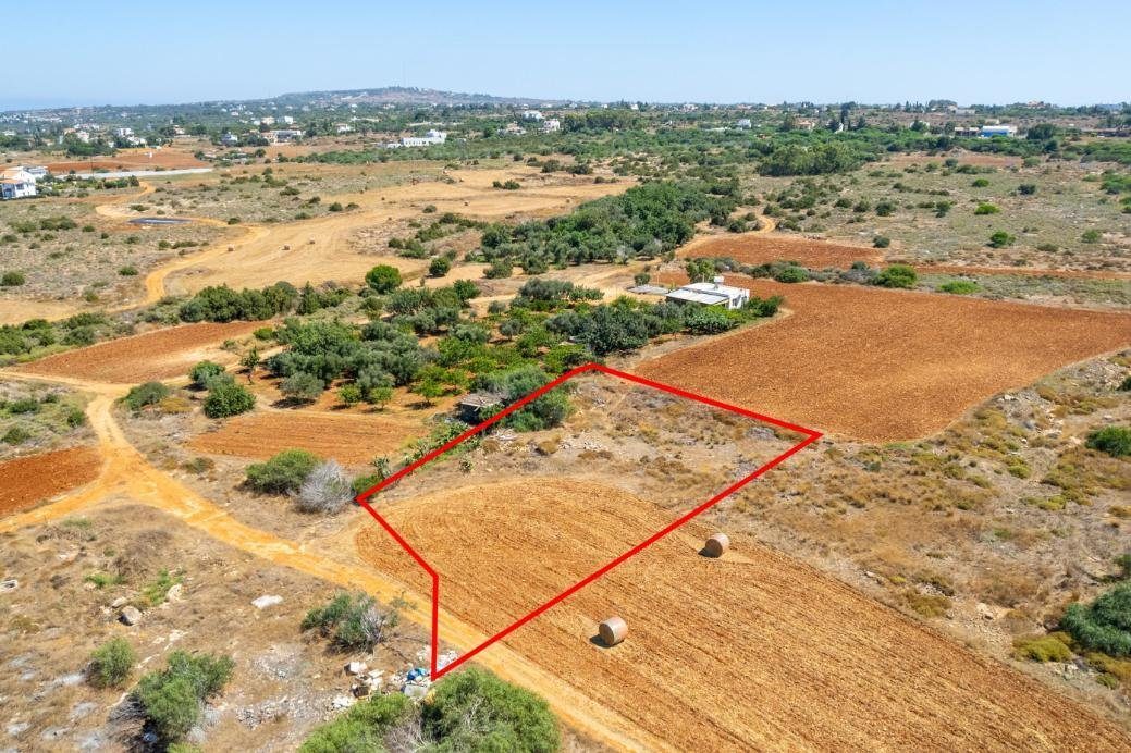 Shared residential field in Deryneia, Famagusta — photo 2
