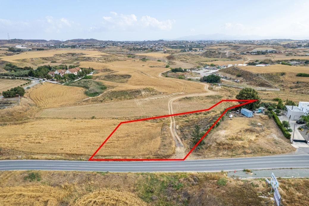Residential field in Lakatamia, Nicosia photo 3