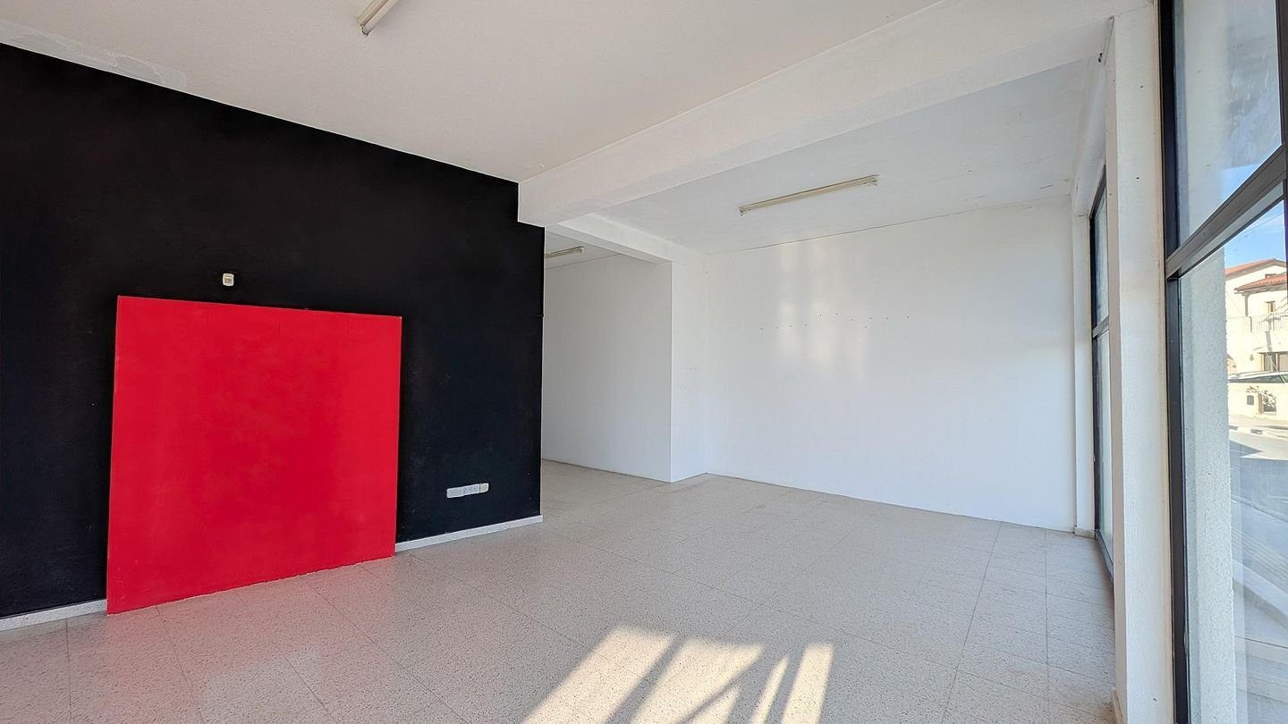 Building with two shops located in  Anafotida, Larnaca photo 12