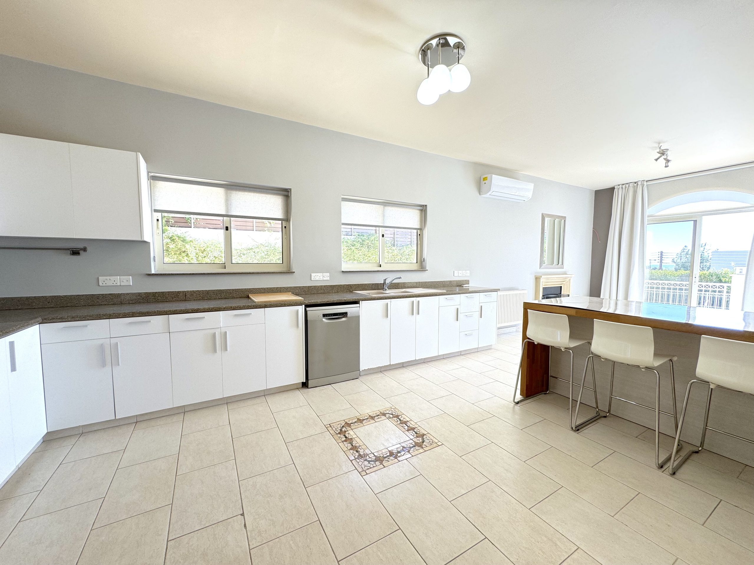 5 BR Villa in Limassol, Germasogeia photo 6