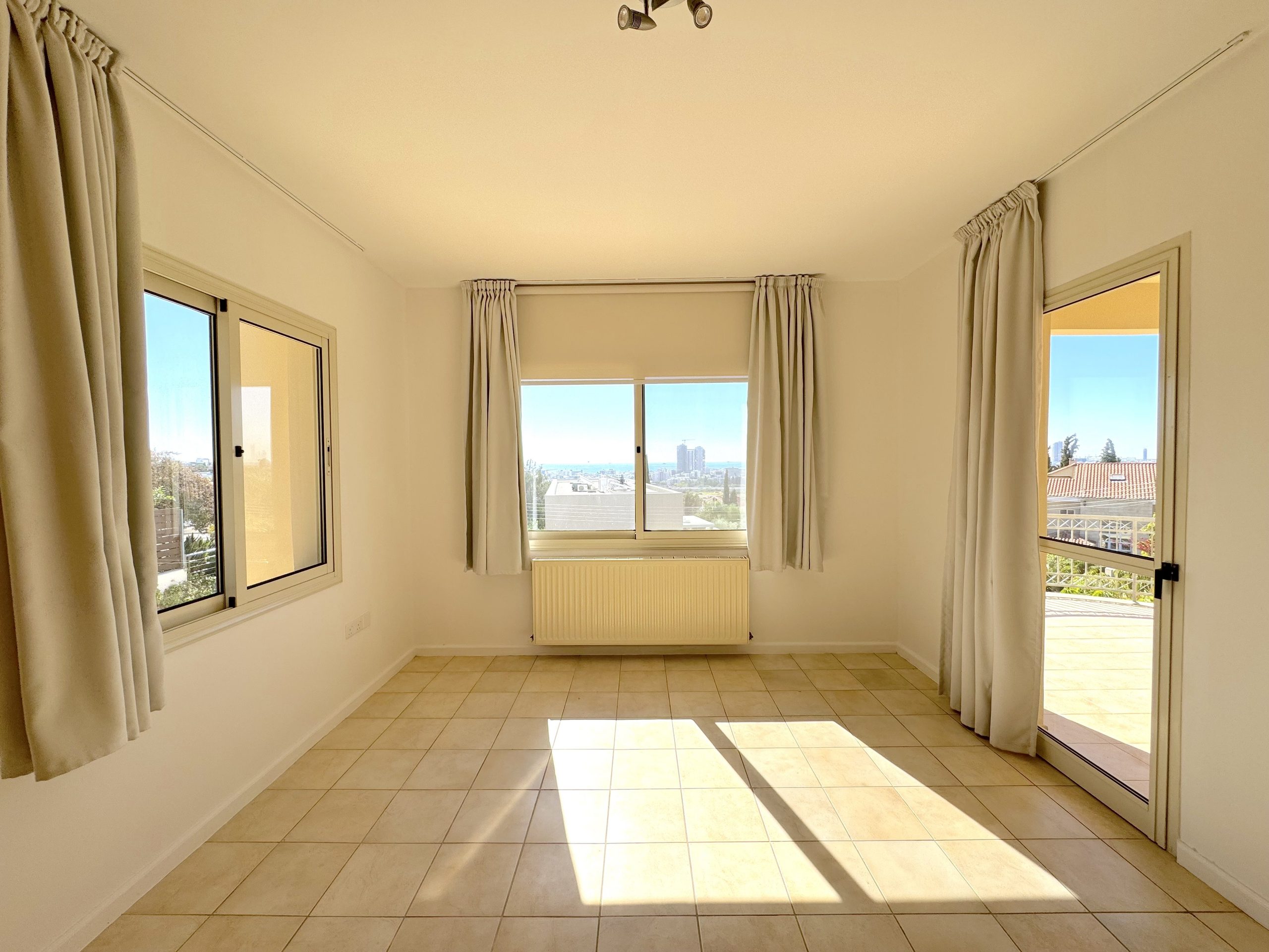 5 BR Villa in Limassol, Germasogeia photo 11