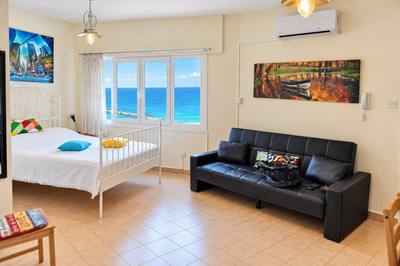 Studio z widokiem na morze w Ajia Napa, Limassol, miniatura 3